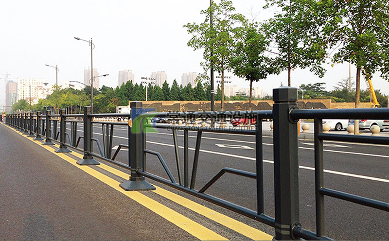 城市交通护栏八角柱圆管道路护栏