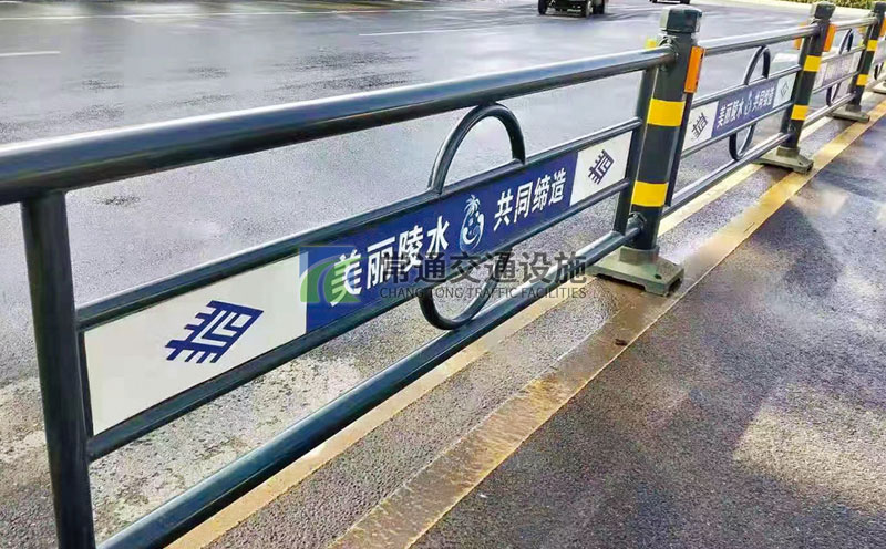 陵水市政护栏绿色八角柱中心隔离护栏