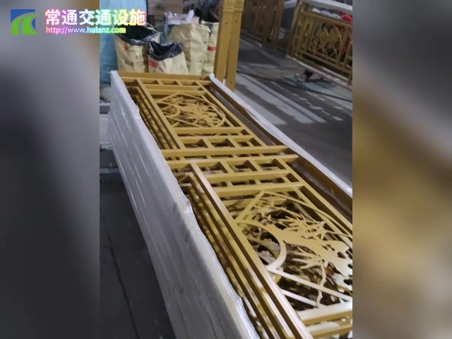 扇形镂空造型道路护栏喷涂生产
